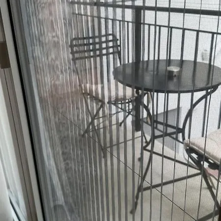Ideal Loft Next To Metro Apartment *